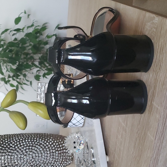 Tori Burch Cecile Sandals - Picture 8 of 9